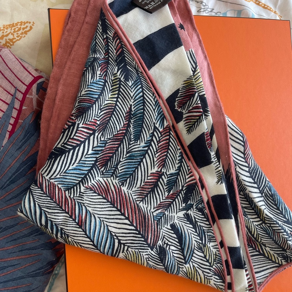 Hermes Giant Triangle